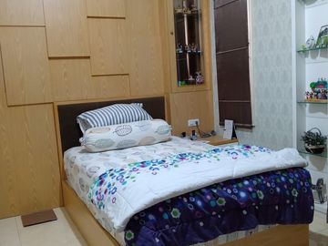 Dijual Rumah Furnished Cantik 3 Lantai SHM Siap Huni di Alam Sutera Tangerang