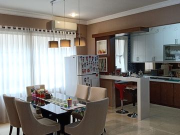 Dijual Rumah Furnished Cantik 3 Lantai SHM Siap Huni di Alam Sutera Tangerang