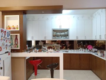 Dijual Rumah Furnished Cantik 3 Lantai SHM Siap Huni di Alam Sutera Tangerang