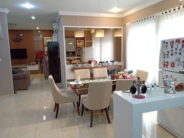 Dijual Rumah Furnished Cantik 3 Lantai SHM Siap Huni di Alam Sutera Tangerang