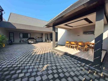 Rumah Mewah Posisi Hooq di Perumahan Elite Araya Malang