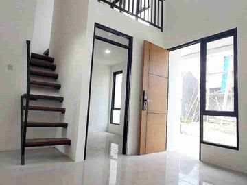 Rumah 2 Lantai Harga 1 Lantai, Strategis di Cipayung Depok