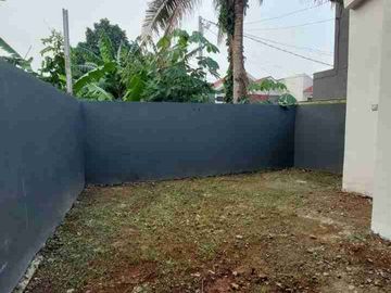 Rumah 2 Lantai Harga 1 Lantai, Strategis di Cipayung Depok
