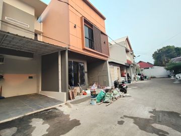 983 Rumah 2 Lt Modern Minimalis Siap Huni dekat Vila Dago Pamulang