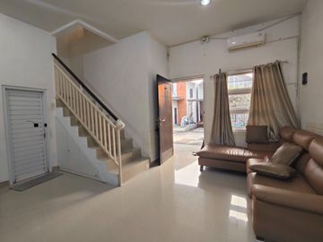 983 Rumah 2 Lt Modern Minimalis Siap Huni dekat Vila Dago Pamulang