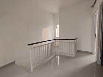 983 Rumah 2 Lt Modern Minimalis Siap Huni dekat Vila Dago Pamulang