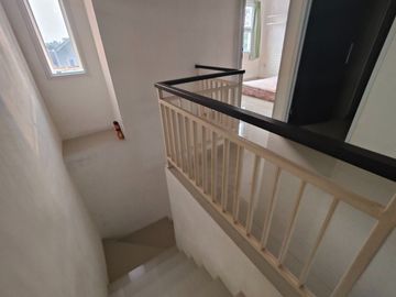 983 Rumah 2 Lt Modern Minimalis Siap Huni dekat Vila Dago Pamulang