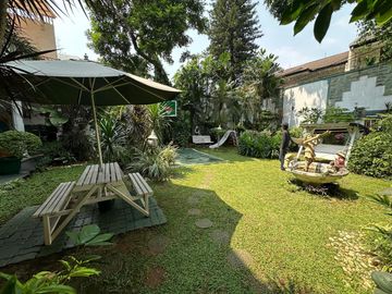 Dijual rumah mewah klasik terawat dan strategis di Tebet