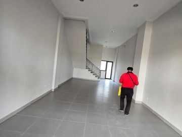 DIJUAL RUKO MEGA KUNINGAN PIK 2 – 3 LANTAI, HARGA NEGO