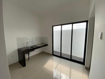 Rumah Baru Dekat Kampus UT Surakarta Desain Scandinavian Kawasan Private
