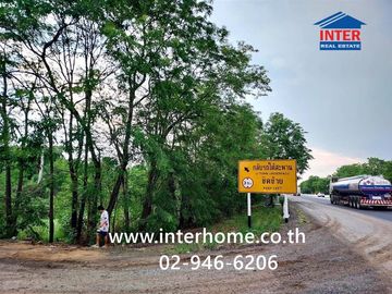 5 rai 360 sq.wa. (approximately 2,440 sq.m.) vacant land for sale in Chainat, near community areas, markets, shops, and gas stations on Asia Highway,