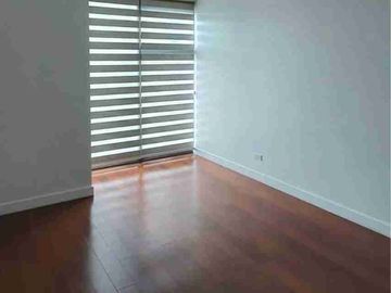 Grand hyatt residences BGC: 3br with parking for lease