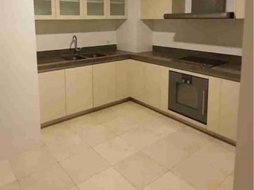 Grand hyatt residences BGC: 3br with parking for lease