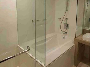 Grand hyatt residences BGC: 3br with parking for lease