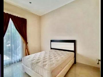 Furnish 2 Lantai Rumah Royal Residence Dekat Pakuwon Mall