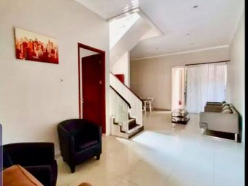 Furnish 2 Lantai Rumah Royal Residence Dekat Pakuwon Mall