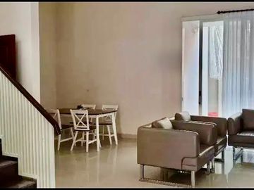 Furnish 2 Lantai Rumah Royal Residence Dekat Pakuwon Mall