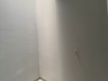 Disewakan Rumah PIK 2 Kawasan CBD Ukuran 8x10 Kosongan