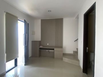 Disewakan Rumah PIK 2 Kawasan CBD Ukuran 8x10 Kosongan