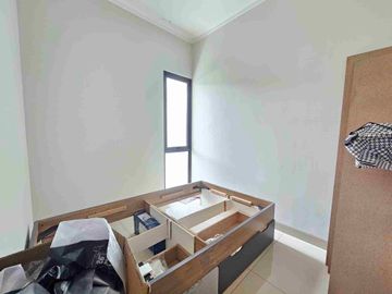 Rumah 2 lantai siap huni semi furnish di Cluster Burgundy Summarecon Bekasi