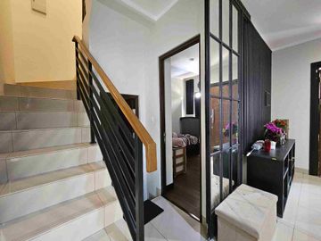 Rumah 2 lantai siap huni semi furnish di Cluster Burgundy Summarecon Bekasi