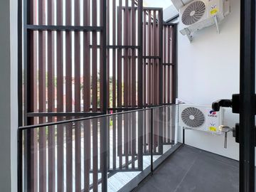 Luxury House Sudah Lengkap Dengan Furniture Di Kawasan Elite Kota Baru Parahyangan, Bandung
