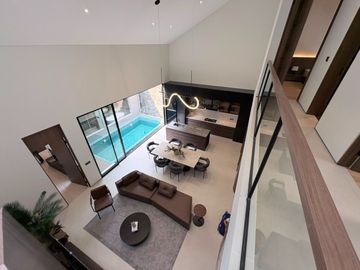 Luxury House Sudah Lengkap Dengan Furniture Di Kawasan Elite Kota Baru Parahyangan, Bandung