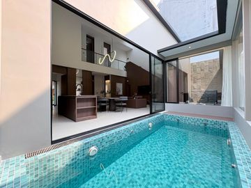 Luxury House Sudah Lengkap Dengan Furniture Di Kawasan Elite Kota Baru Parahyangan, Bandung
