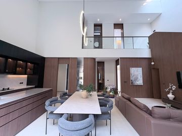 Luxury House Sudah Lengkap Dengan Furniture Di Kawasan Elite Kota Baru Parahyangan, Bandung