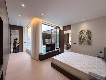 Luxury House Sudah Lengkap Dengan Furniture Di Kawasan Elite Kota Baru Parahyangan, Bandung