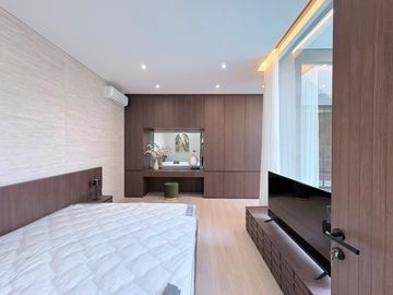Luxury House Sudah Lengkap Dengan Furniture Di Kawasan Elite Kota Baru Parahyangan, Bandung