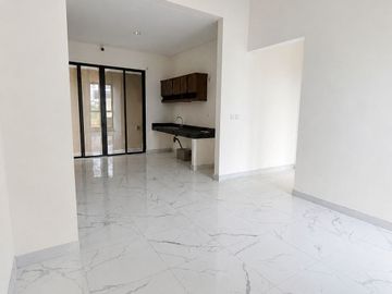 Rumah 2,5lt luas 7x14 98meter 3KT Cluster Semayang Asya JGC Jakarta Garden City