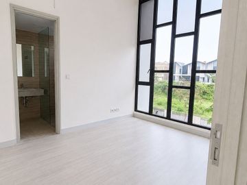 Rumah 2,5lt luas 7x14 98meter 3KT Cluster Semayang Asya JGC Jakarta Garden City