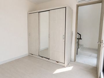 Rumah 2,5lt luas 7x14 98meter 3KT Cluster Semayang Asya JGC Jakarta Garden City