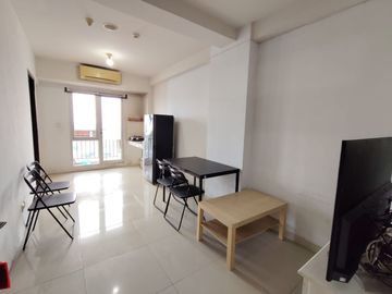 Disewakan 2BR Oak Tower B Semi Furnish Pulo Gadung – Lantai Tinggi, View Jalan, Fasilitas Lengkap