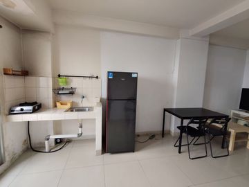 Disewakan 2BR Oak Tower B Semi Furnish Pulo Gadung – Lantai Tinggi, View Jalan, Fasilitas Lengkap