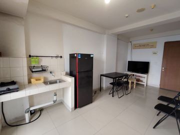 Disewakan 2BR Oak Tower B Semi Furnish Pulo Gadung – Lantai Tinggi, View Jalan, Fasilitas Lengkap