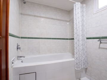 Lokasi Strategis Jakarta & Dekat dengan Mall Kokas! Disewakan Puri Casablanca Type 2 BR, Full Furnished, Lokasi dekat area (Cbd, Kuningan, Tebet)