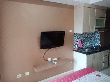 Disewakan studio furnish siap huni apartemen green lake sunter jakarta utara