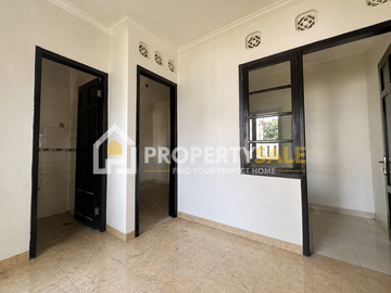 DIJUAL DAN DISEWAKAN RUMAH BESAR LUAS HOOK KOSONGAN BAGUS TERAWAT LEGENDA WISATA CIBUBUR COCOK UNTUK KELUARGA BESAR