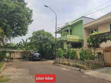 RUMAH MEWAH DI TAMAN MODERN - CAKUNG