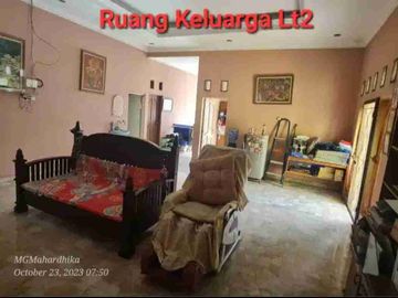 RUMAH MEWAH DI TAMAN MODERN - CAKUNG