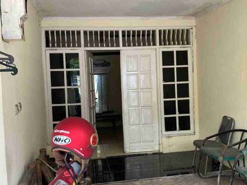Di jual rumah belakang stadion Candrabaga Bekasi Selatan