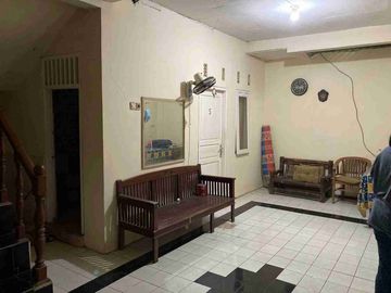 Di jual rumah belakang stadion Candrabaga Bekasi Selatan