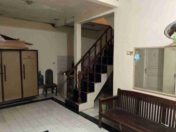 Di jual rumah belakang stadion Candrabaga Bekasi Selatan