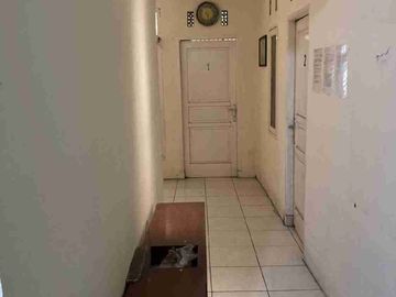 Di jual rumah belakang stadion Candrabaga Bekasi Selatan