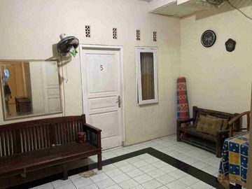 Di jual rumah belakang stadion Candrabaga Bekasi Selatan