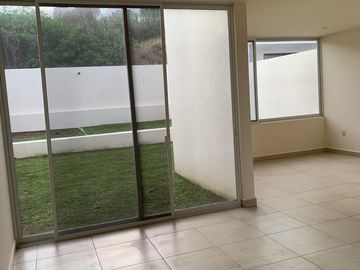 SE RENTA CASA EN PORTA FONTANA EXCELENTE UBICACION