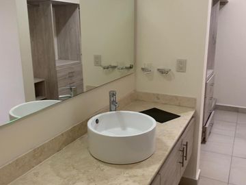 SE RENTA CASA EN PORTA FONTANA EXCELENTE UBICACION