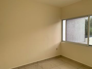 SE RENTA CASA EN PORTA FONTANA EXCELENTE UBICACION